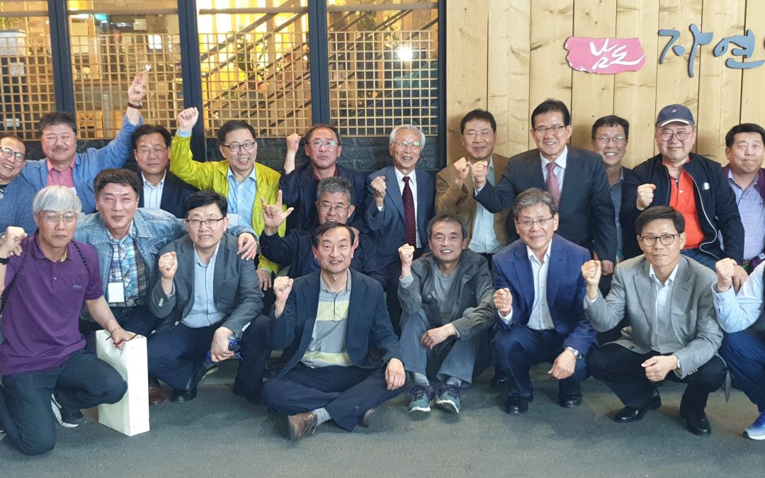 43년 만에 가진 고교 1학년 사은회·반창회에서 선생님이 말씀하셨다. “미루지 말고 당장 인생을 즐겨라” “아내를 섬겨라”