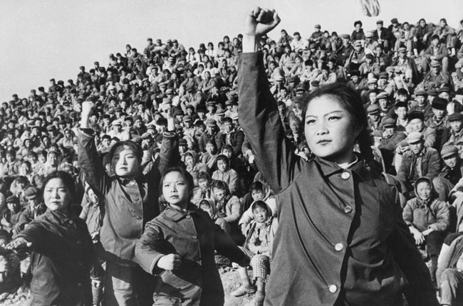 중국 홍위병들의 집단적 광기는 중국 전역을 광란으로 몰고간 전주곡… 중국 사회 집단 최면상태로 빠져들고 속절없이 무너져내려 - 지지앤지  ZZNZ