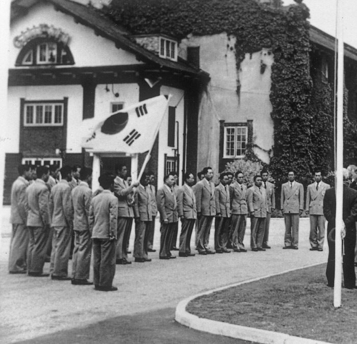 대한민국 첫 하계올림픽 출전… 김성집 역도에서 동메달 따내 대한민국 최초 메달리스트로 이름 올려