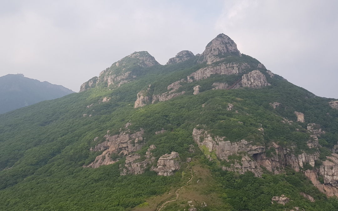 [해남 두륜산]은 소잔등처럼 부드러운 능선과 대형암릉·기암이 조화를 이룬 대한민국 66번째 명승(名勝)이자 100대 명산(名山)