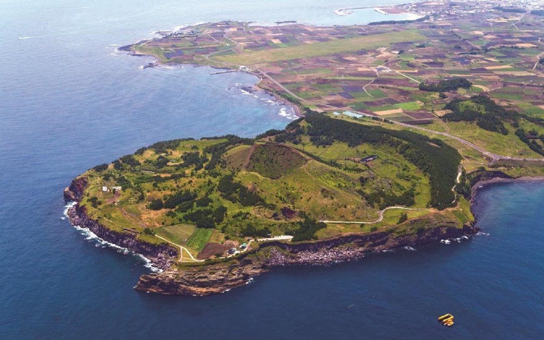 [제주 오름 가봐수까 ⑭] 송악산 오름도 조망 멋지나 이곳이 각광받는 주요 이유는 탁 트인 바다를 바라보며 쉬엄쉬엄 산책하는 바다둘레길 덕분