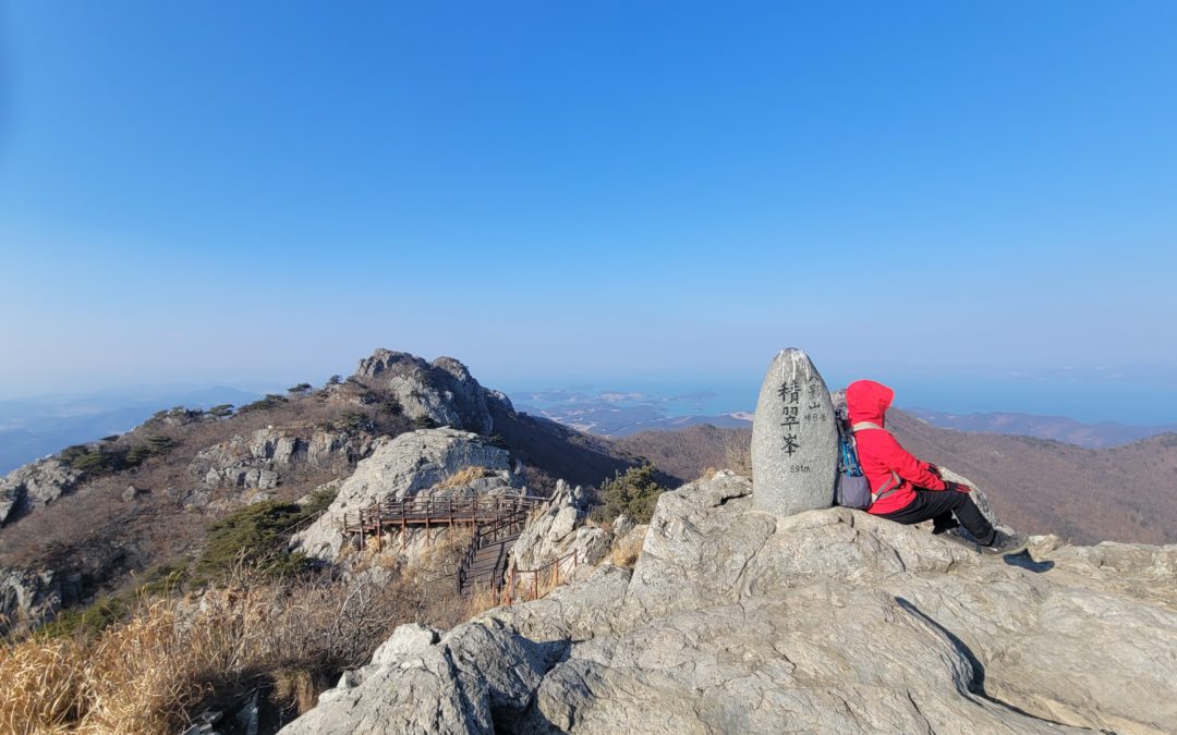 고흥 팔영산(八影山)은 시원스러운 다도해 조망과 8개 암봉을 오르내리는 산행 묘미가 아주 매력적인 산이지요