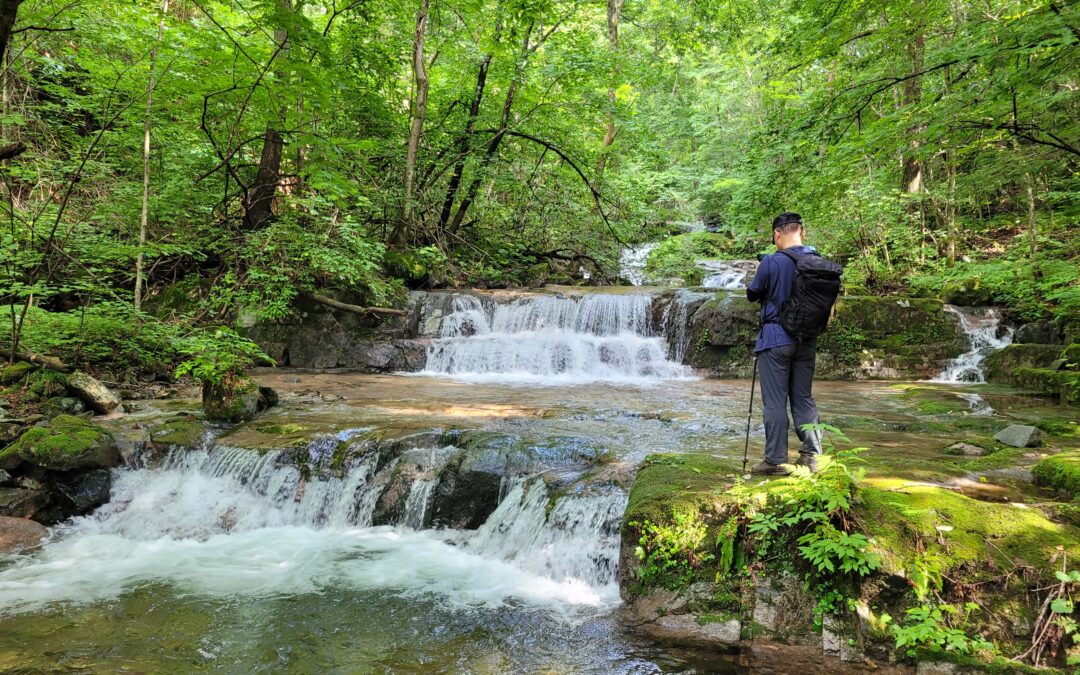 [강원 인제 방태산] 정상 조망은 장쾌하고 능선은 부드럽고 계곡물은 콸콸콸 쏟아져 내리는 심산유곡